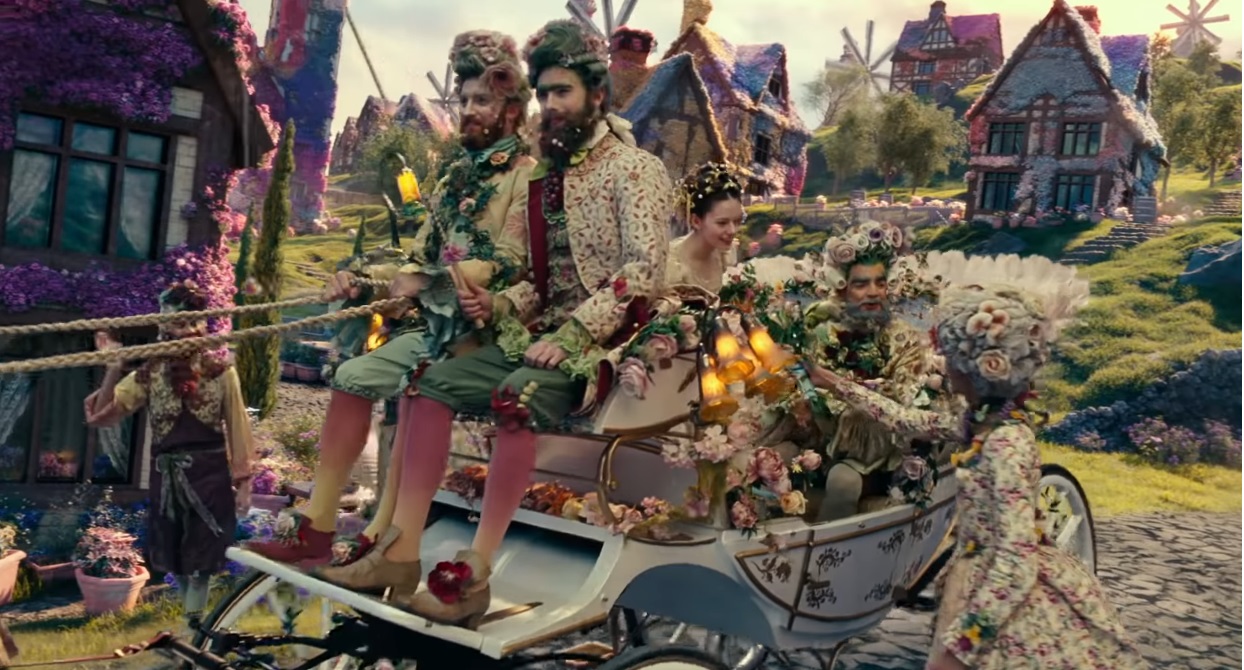 Lo Schiaccianoci e i Quattro Regni - La terra dei fiori - The Nucracker and the Four Realms - Film Disney - anno 2018 - Clara - Mackenzie Foy 