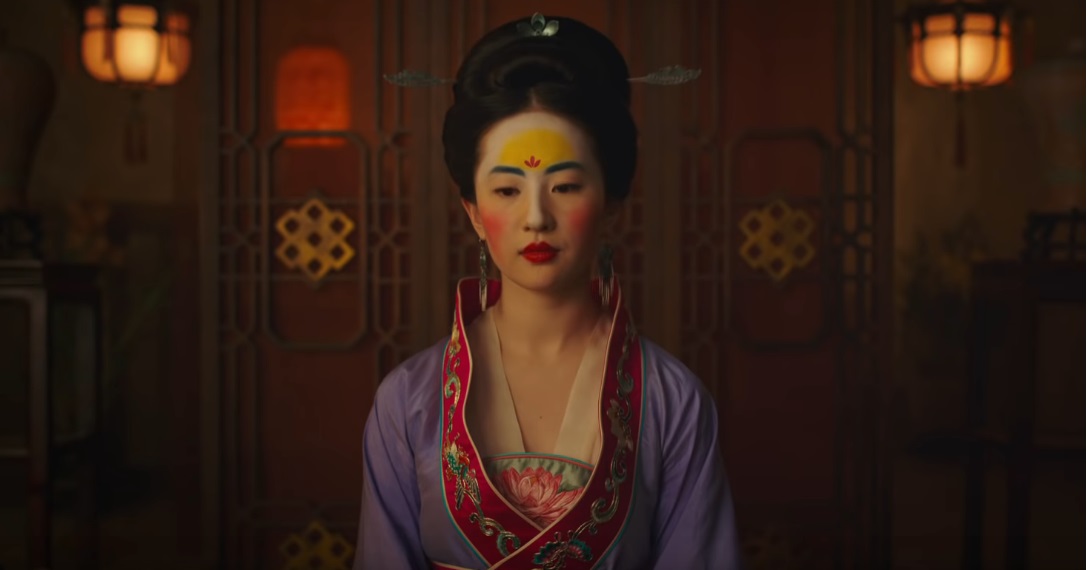 Mulan film Disney remake live action film famiglia 2020 - Silenziosa, composta, aggraziata, disciplinata. Queste sono le doti che vediamo in una brava moglie.