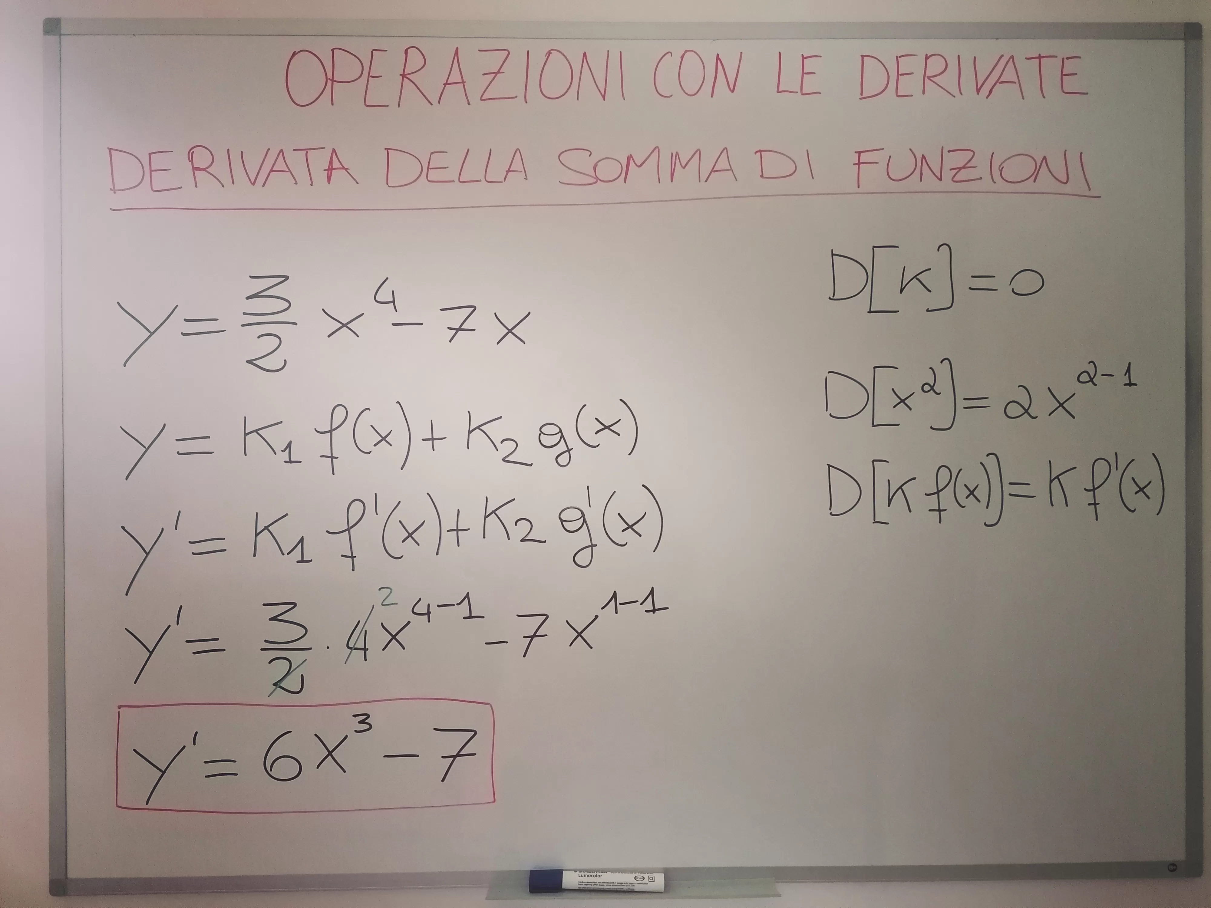 Calcola la derivata di y=3/2x^4-7x