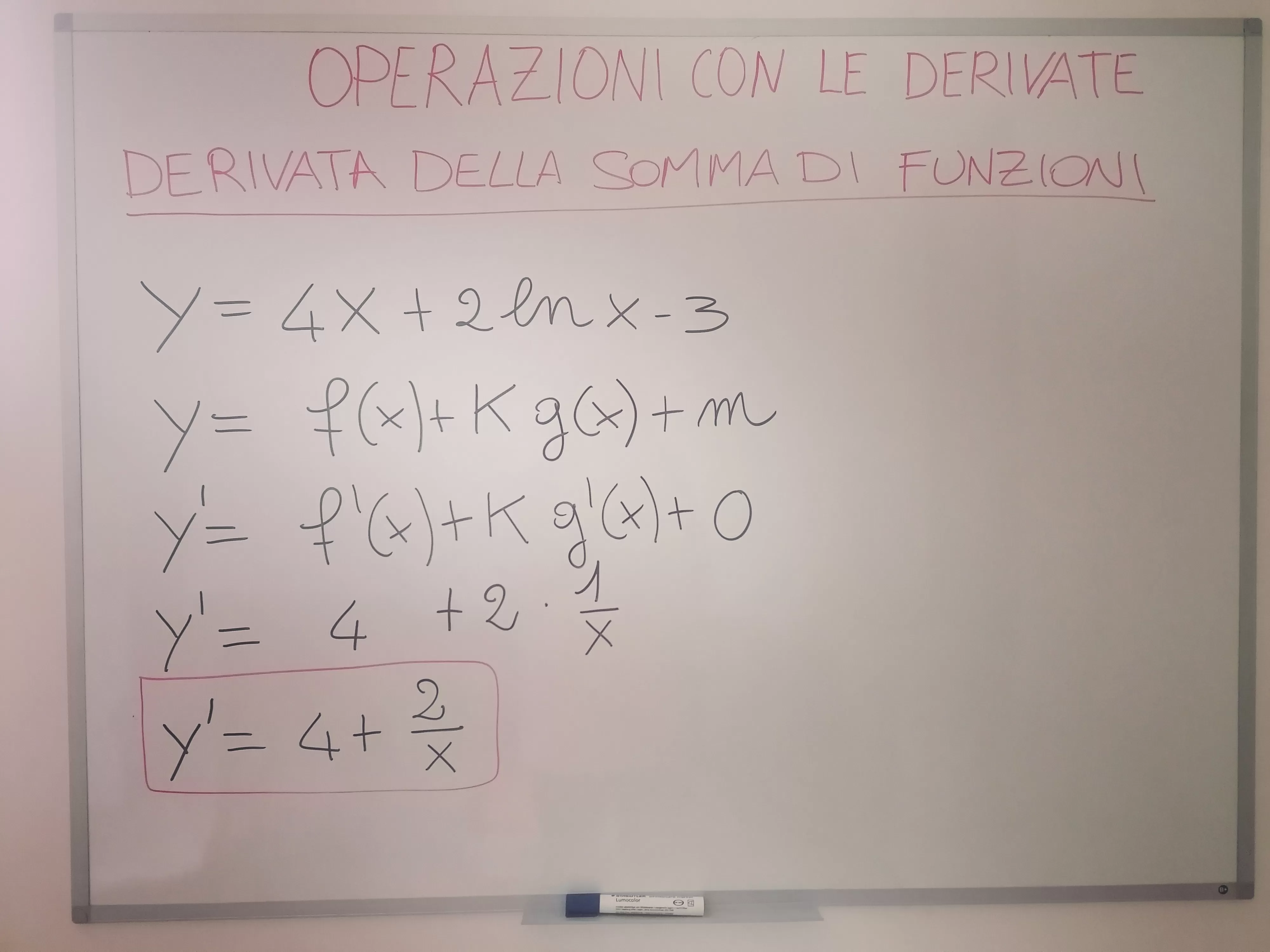 Calcola la derivata di y=4x+2 ln(x) - 3