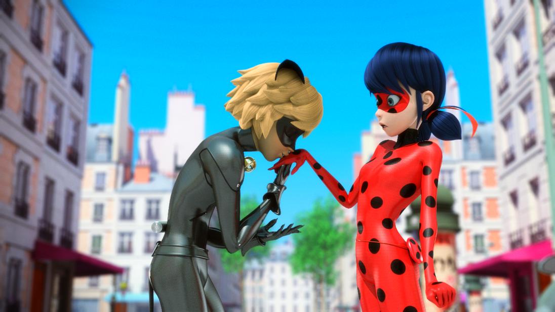 Ladybug e Chat Noir immagini insieme bacio abbraccio