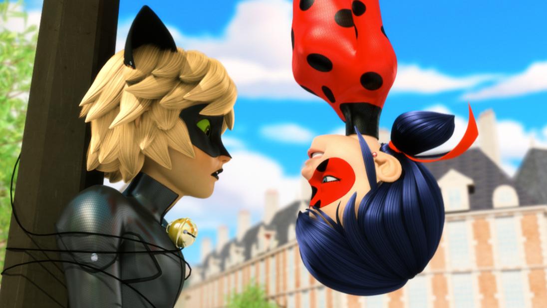 Ladybug e Chat Noir immagini insieme bacio abbraccio