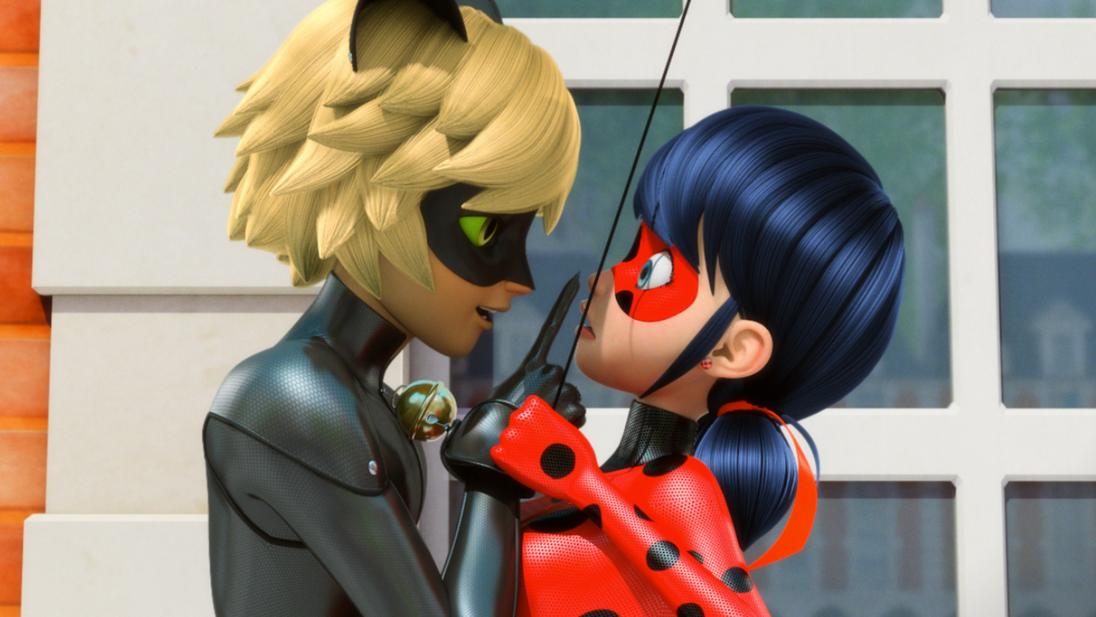 Ladybug e Chat Noir immagini insieme bacio abbraccio