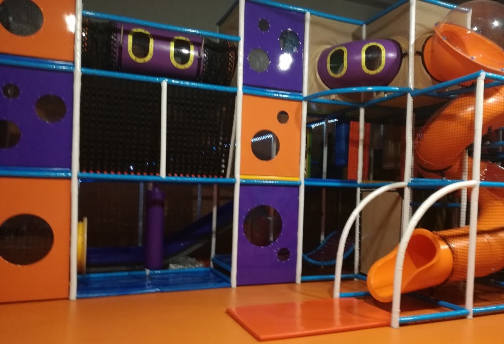 Parco giochi coperto Roma Junior Village - parco giochi coperto - gonfiabili - ristorante bambini roma - pinseria Roma - schiuma party