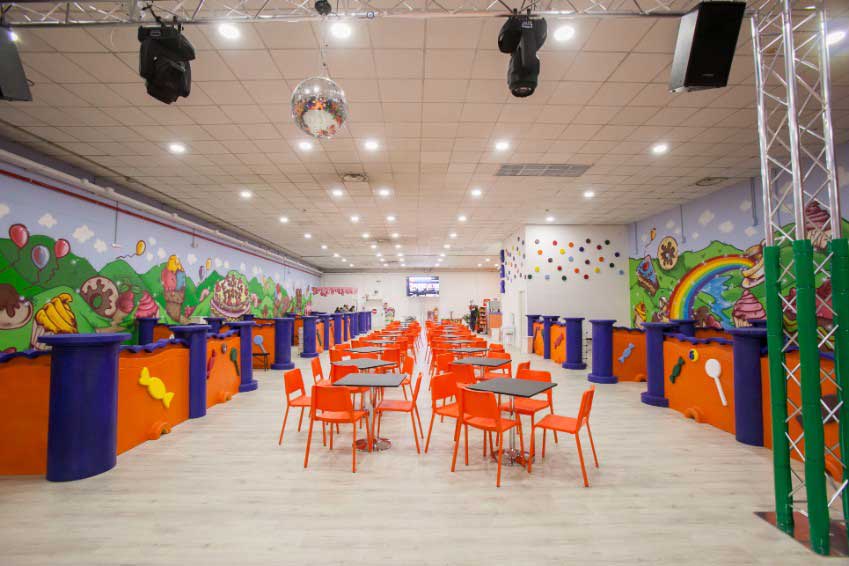 Ristorante bambini Roma Junior Village - parco giochi coperto - gonfiabili - ristorante bambini roma - pinseria Roma - schiuma party